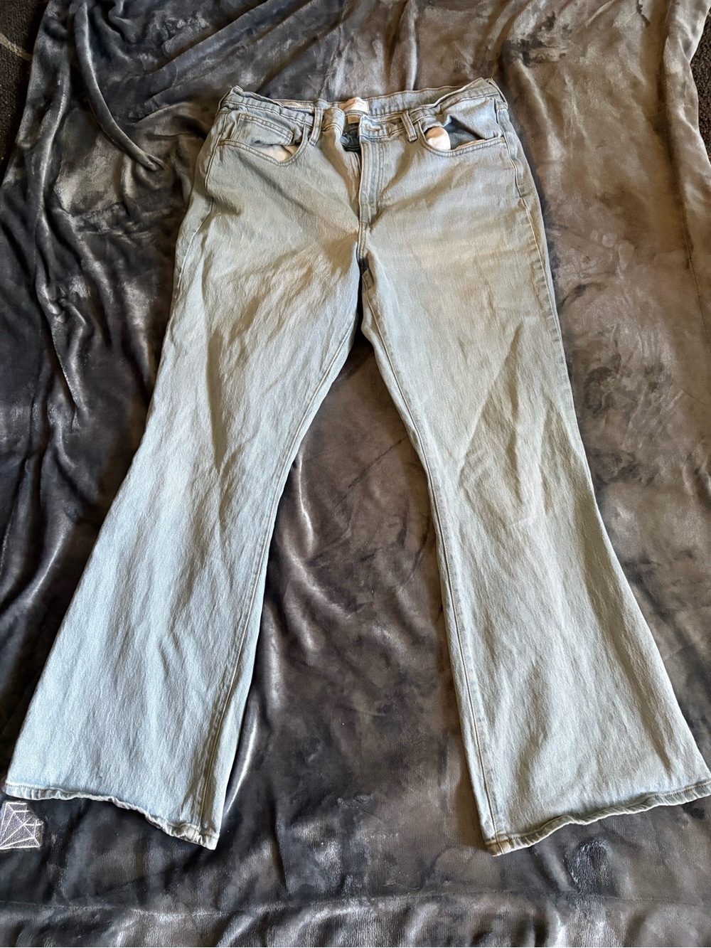 Universal Thread Light Wash Flare Jeans